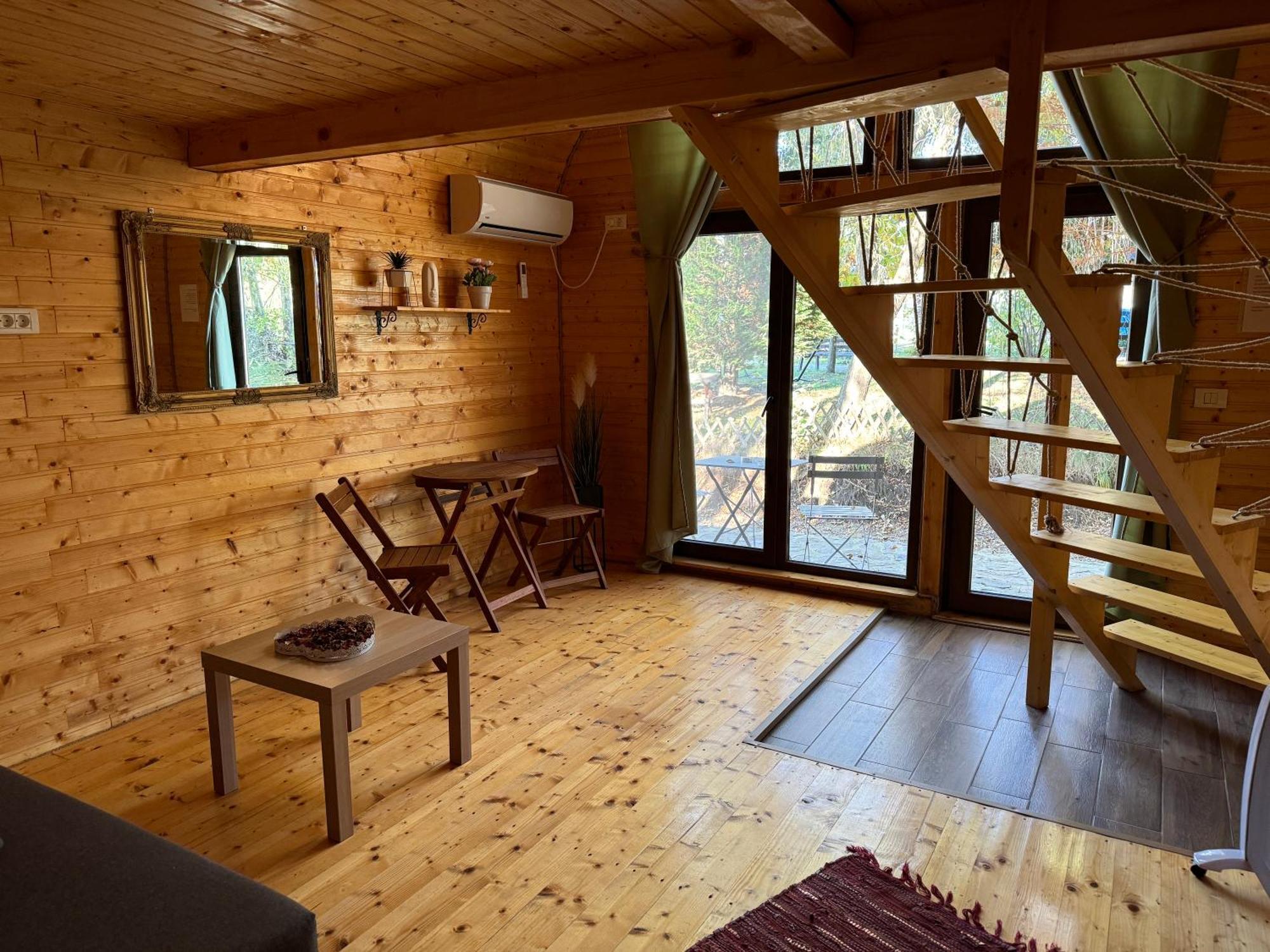 Conacul Lui Patrick Hotel Poenari Екстериор снимка