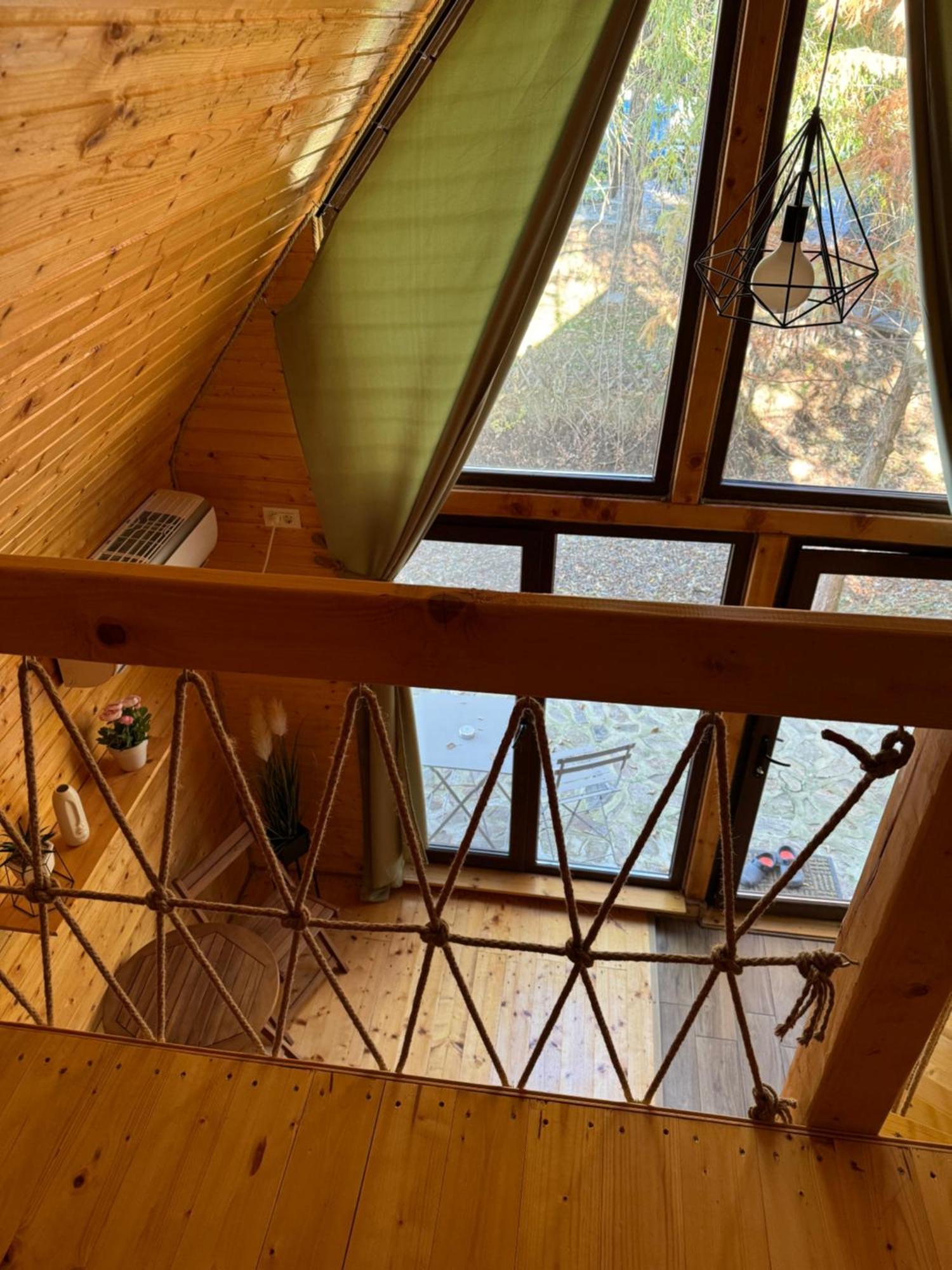 Conacul Lui Patrick Hotel Poenari Екстериор снимка