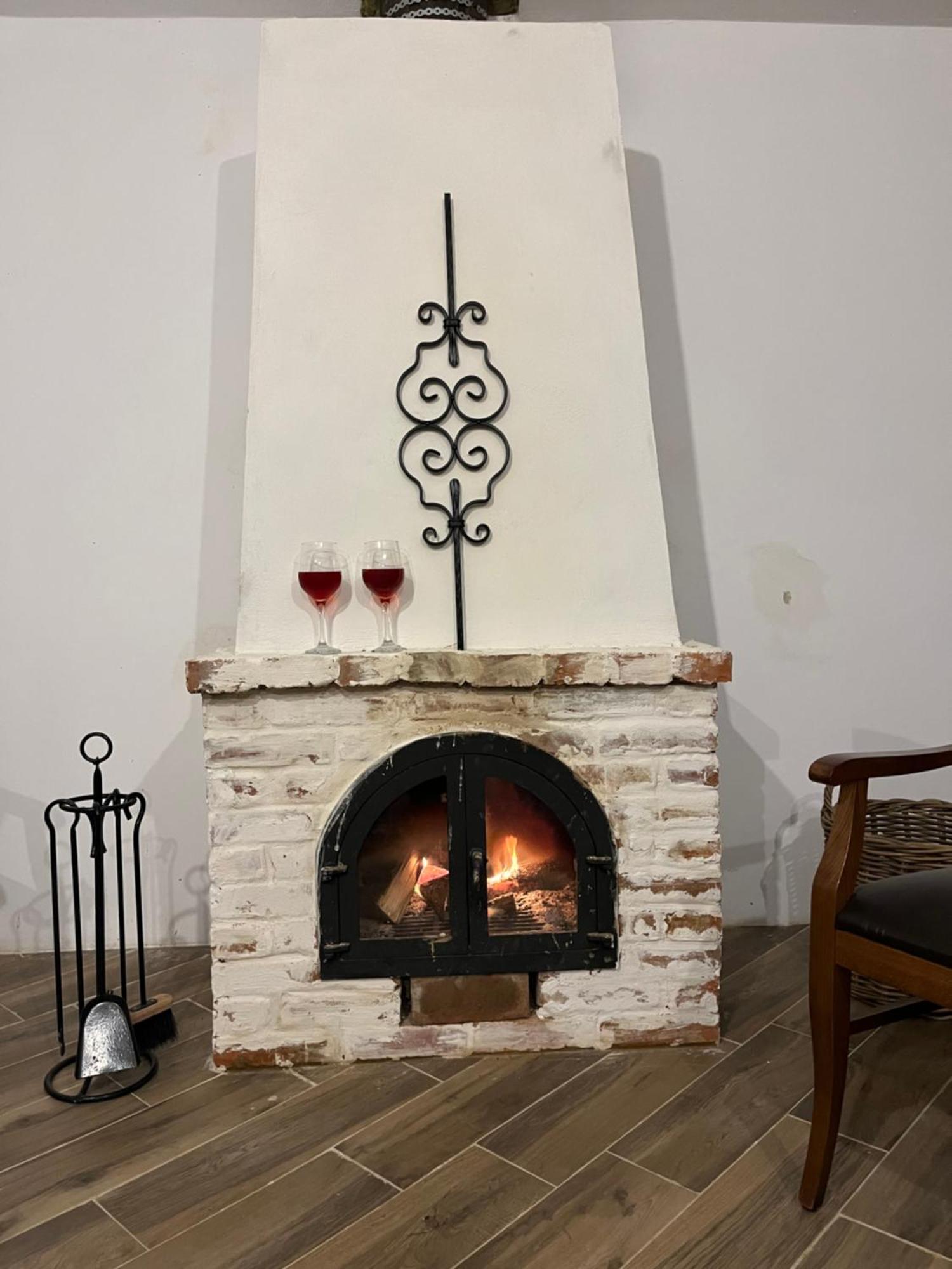 Conacul Lui Patrick Hotel Poenari Екстериор снимка