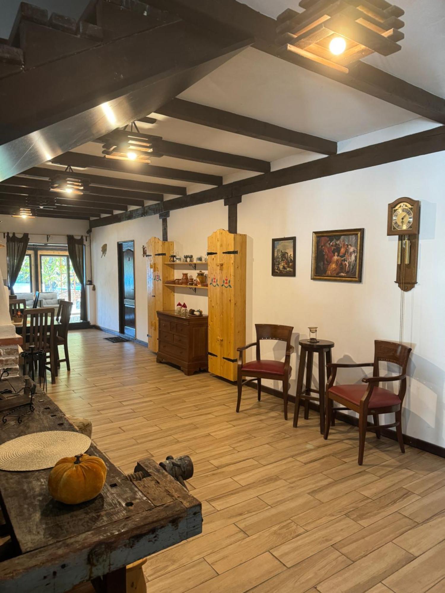 Conacul Lui Patrick Hotel Poenari Екстериор снимка