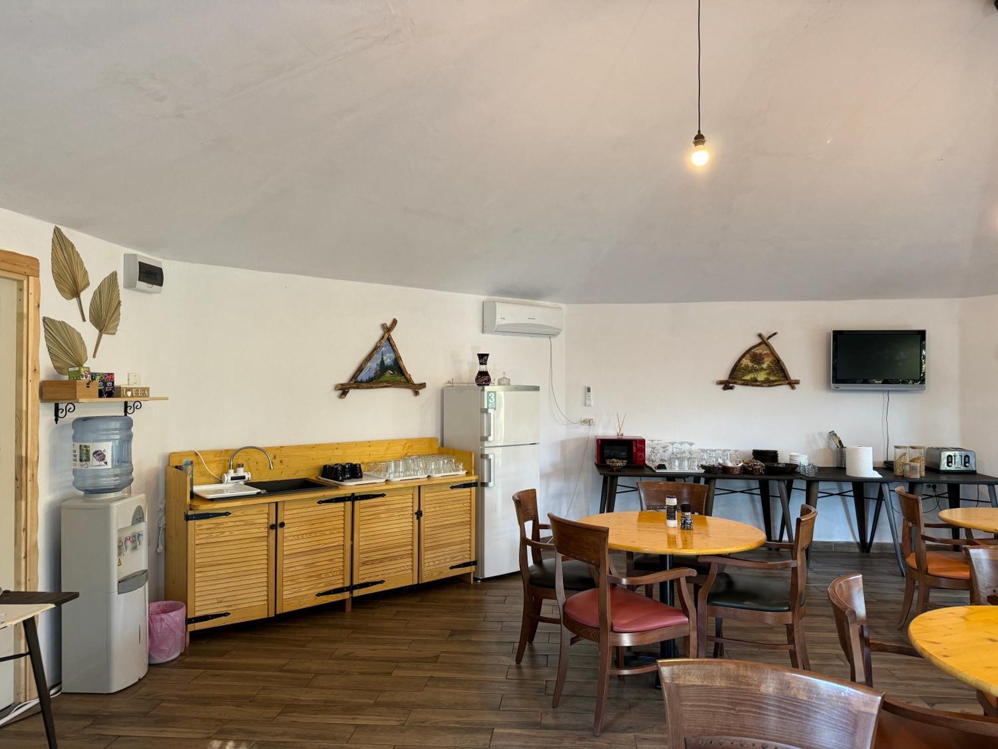 Conacul Lui Patrick Hotel Poenari Екстериор снимка